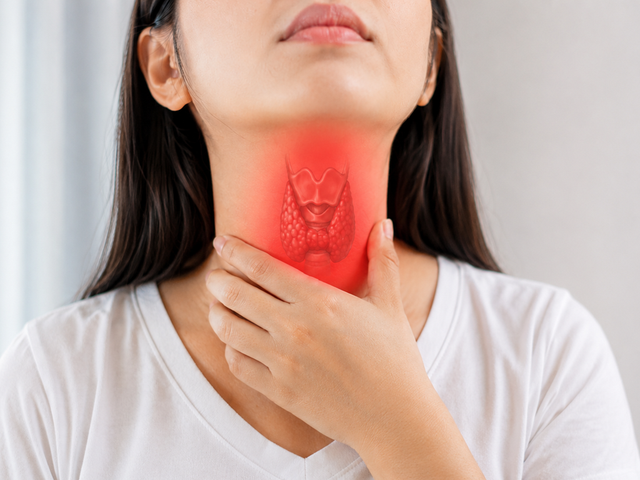 C&oacute; người th&acirc;n mắc ung thư, người phụ nữ 28 tuổi bất ngờ ph&aacute;t hiện ung thư tuyến gi&aacute;p - Ảnh 1.