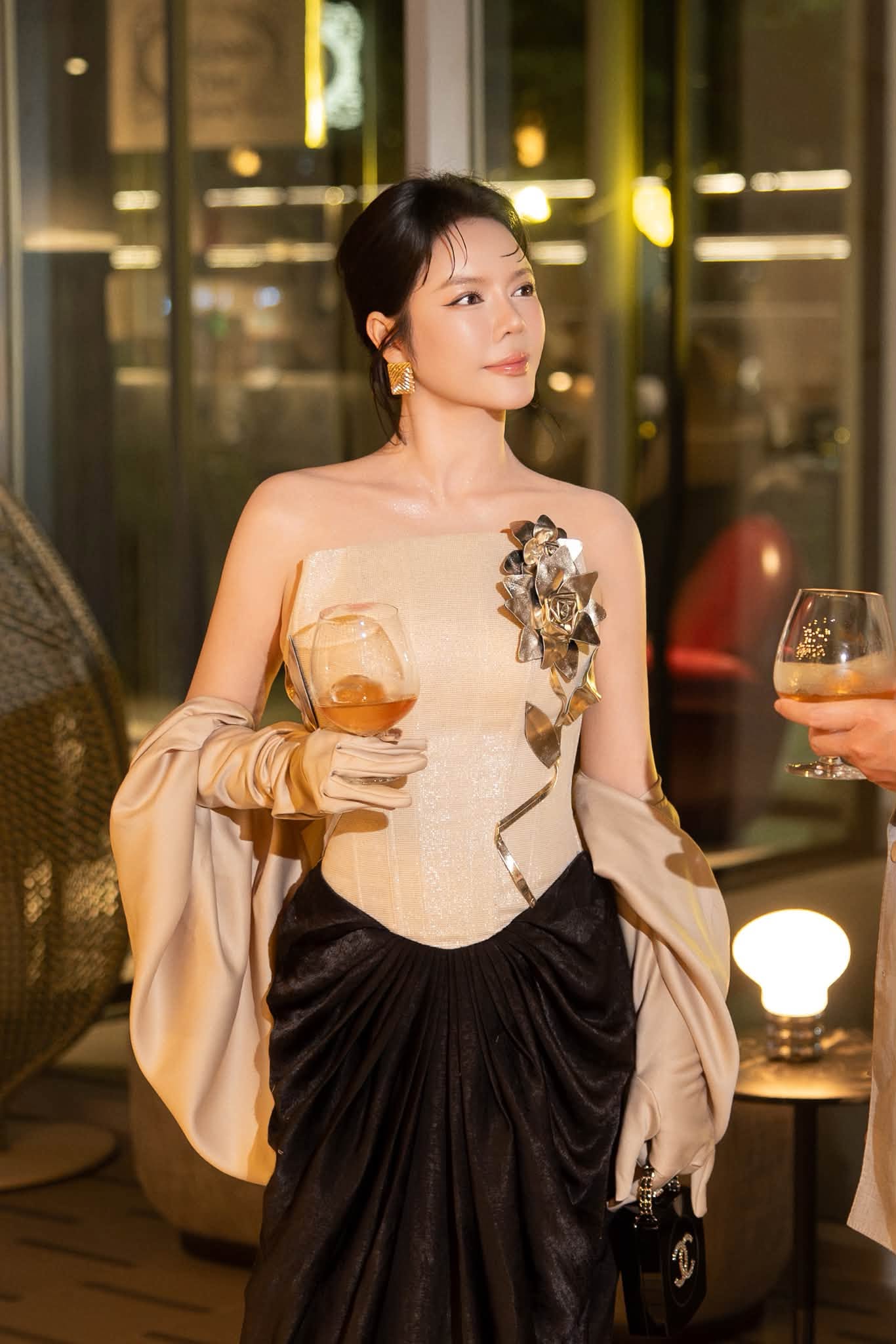L&yacute; Nh&atilde; Kỳ u 50: Q&uacute;y c&ocirc; sang chảnh với t&uacute;i Chanel hơn nửa tỷ đồng tại sự kiện - Ảnh 5.