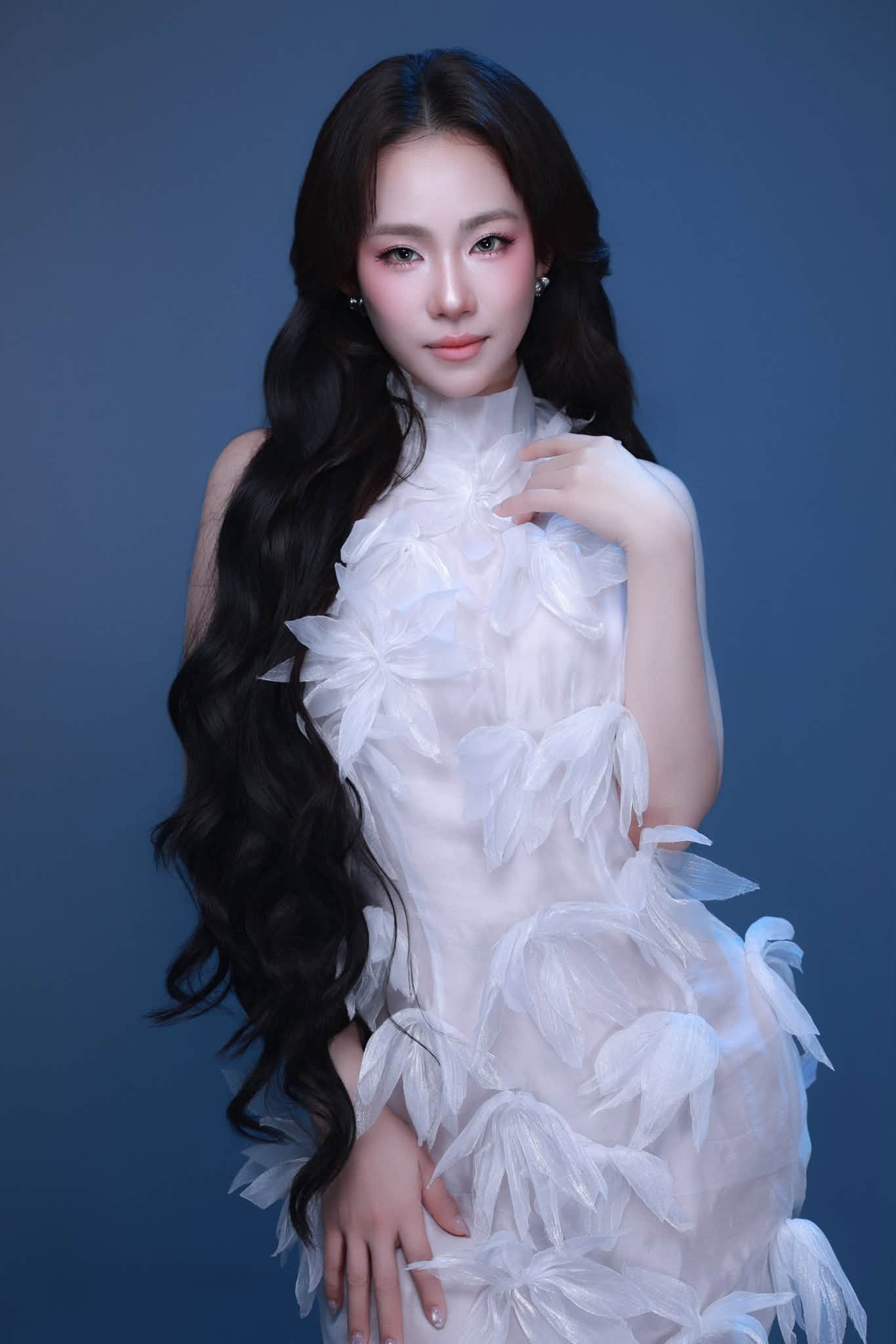 Ca sĩ Lương B&iacute;ch Hữu tuổi 42 l&atilde;o h&oacute;a ngược với nhan sắc trẻ trung bất ngờ - Ảnh 2.
