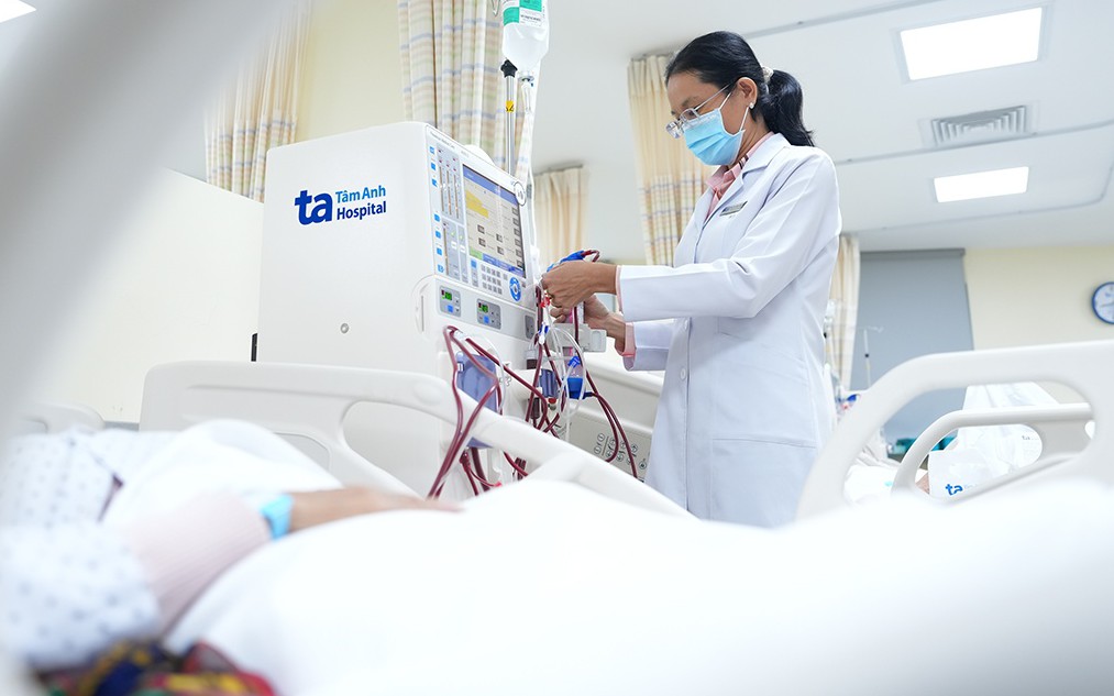 Bé gái 12 tuổi phải chạy thận suốt đời, bác sĩ cảnh báo từ món ăn khoái khẩu - Ảnh 3.