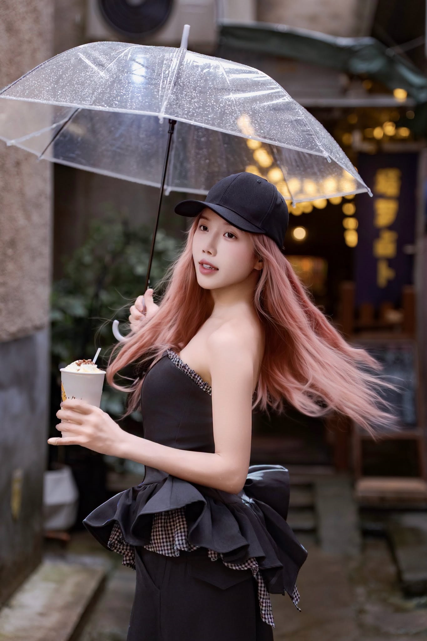 Nguyễn Văn Chung khoe body săn chắc , Trang Ph&aacute;p tỏa s&aacute;ng với thời trang dạo phố - Ảnh 4.
