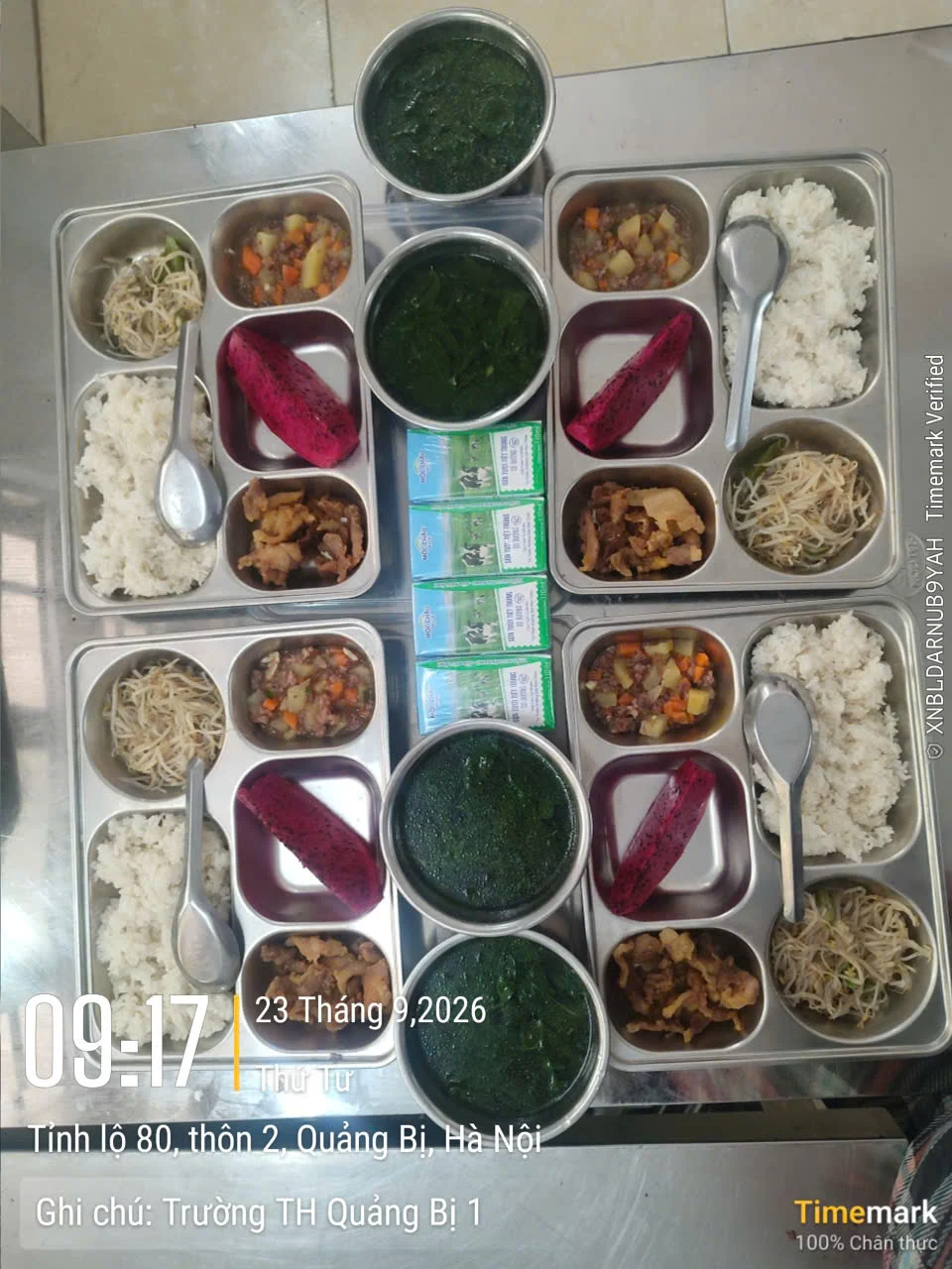Vụ suất ăn b&aacute;n tr&uacute; ở H&agrave; Nội: Phụ huynh phản &aacute;nh chất lượng thực phẩm - Ảnh 2.