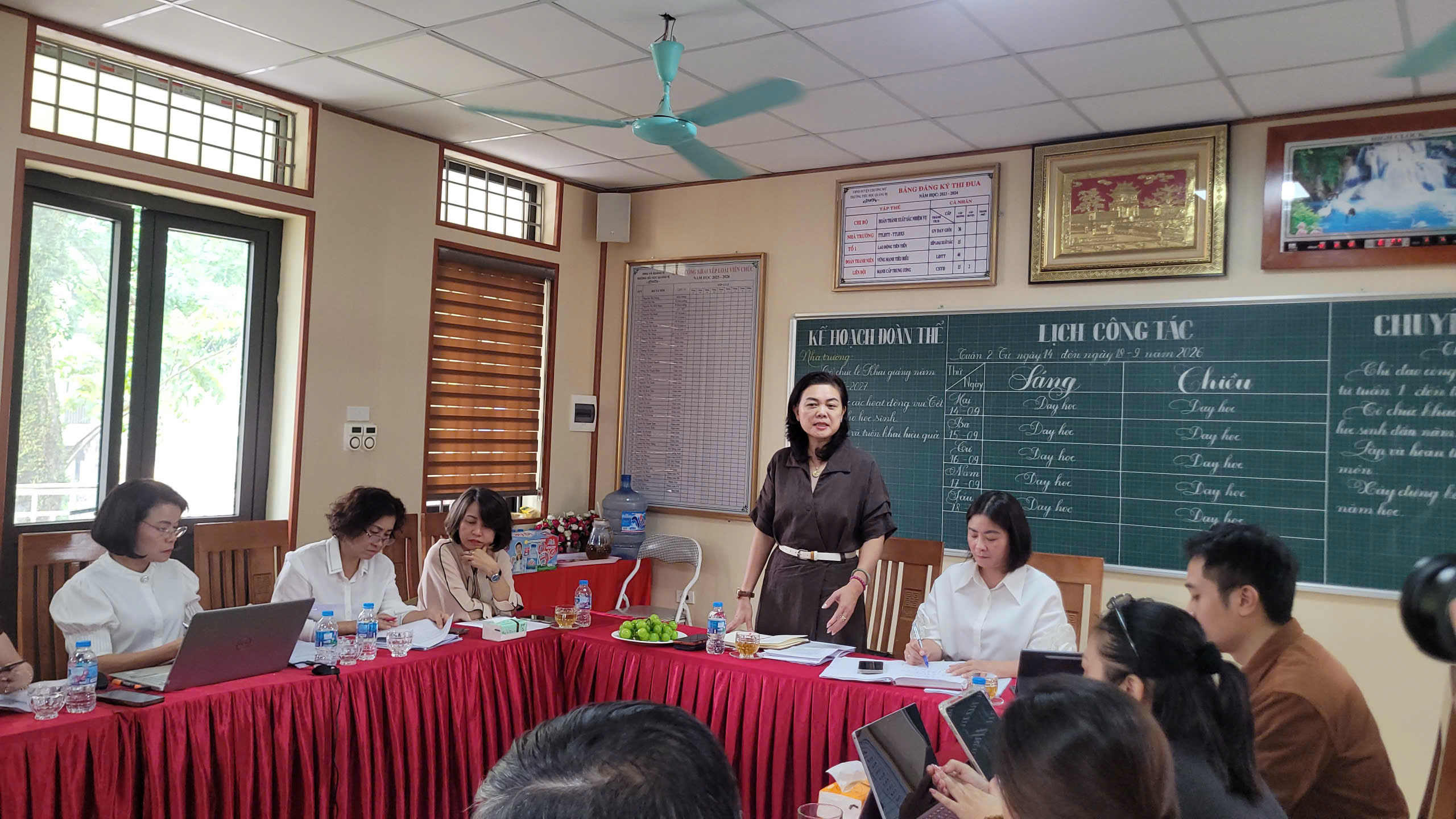 H&agrave; Nội kiểm tra suất ăn b&aacute;n tr&uacute; tại Trường Tiểu học Quảng Bị 1 sau nghi vấn t&oacute;p mỡ - Ảnh 3.