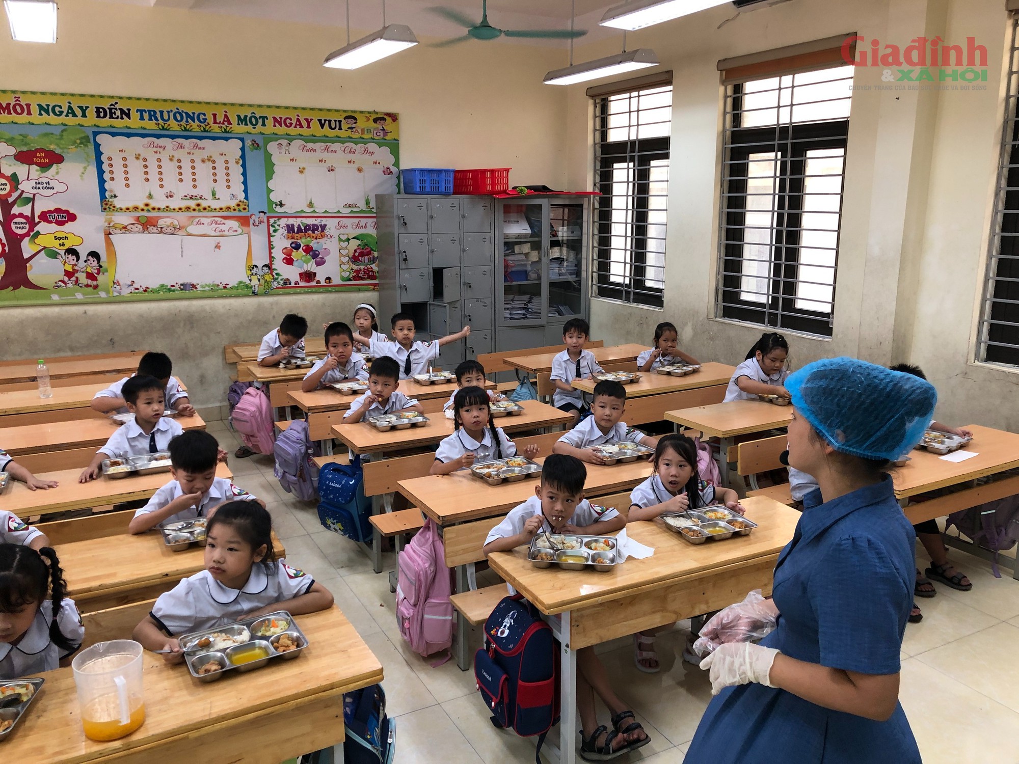 H&agrave; Nội: Cận cảnh bữa ăn b&aacute;n tr&uacute; tại trường Tiểu học Quảng Bị 1 năm 2026 - Ảnh 15.