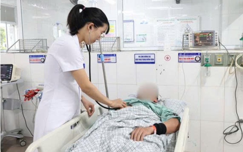 Ăn t&ocirc;m đồng, b&eacute; trai 14 tuổi nổi mẩn, kh&oacute; thở, ph&aacute;t hiện phản vệ nặng - Ảnh 2.