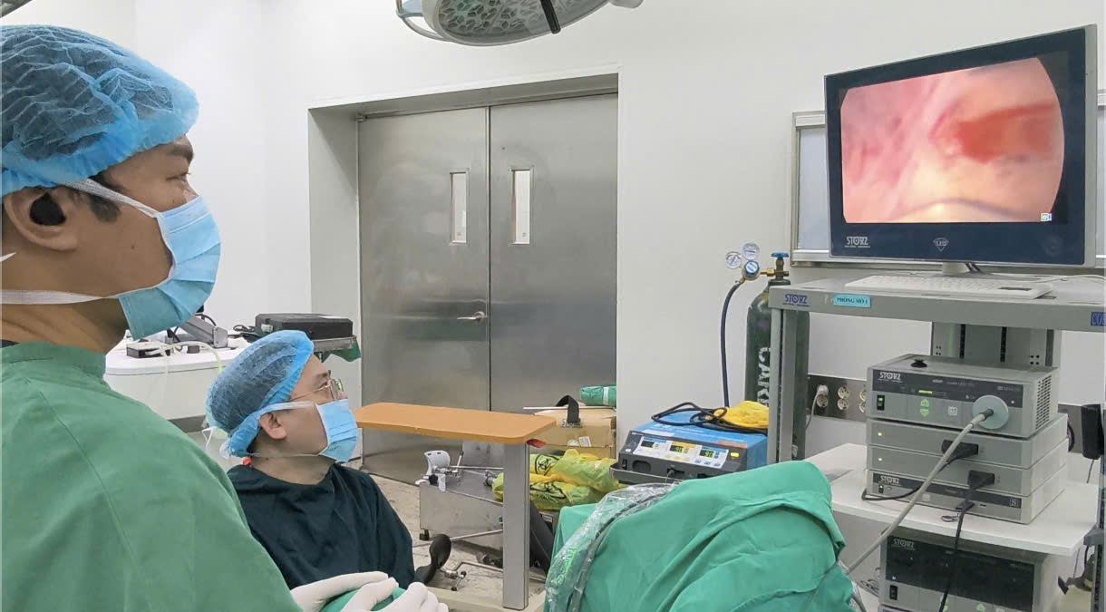 Mất ngủ, tiểu đêm, người đàn ông đi khám phát hiện tuyến tiền liệt nặng 258 gam 1 Mất ngủ, tiểu đêm, người đàn ông đi khám phát hiện tuyến tiền liệt nặng 258 gam - Ảnh 1.