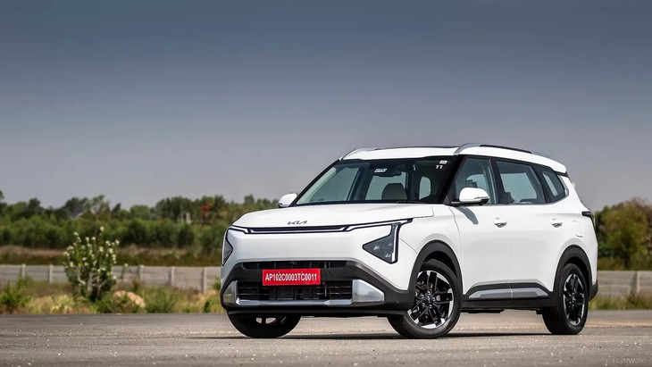 Gi&aacute; Kia Carens 2026 v&agrave; sự cạnh tranh với Mitsubishi Xpander tại thị trường Việt Nam - Ảnh 4.