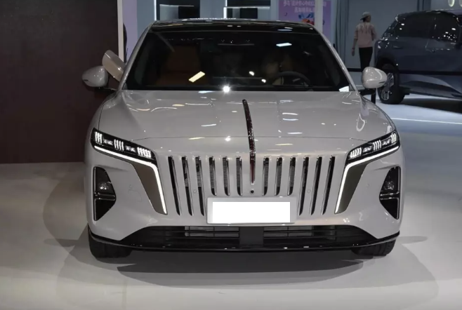 Sedan cao cấp Hongqi H7 PHEV 2027 giá cả thị trường và những điểm nổi bật - Ảnh 3.