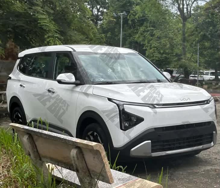Gi&aacute; Kia Carens 2026 v&agrave; sự cạnh tranh với Mitsubishi Xpander tại thị trường Việt Nam - Ảnh 3.