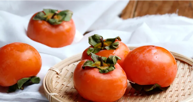 Hướng dẫn ăn quả hồng kh&ocirc;ng bị ch&aacute;t , bảo vệ sức khỏe tim mạch hiệu quả - Ảnh 1.