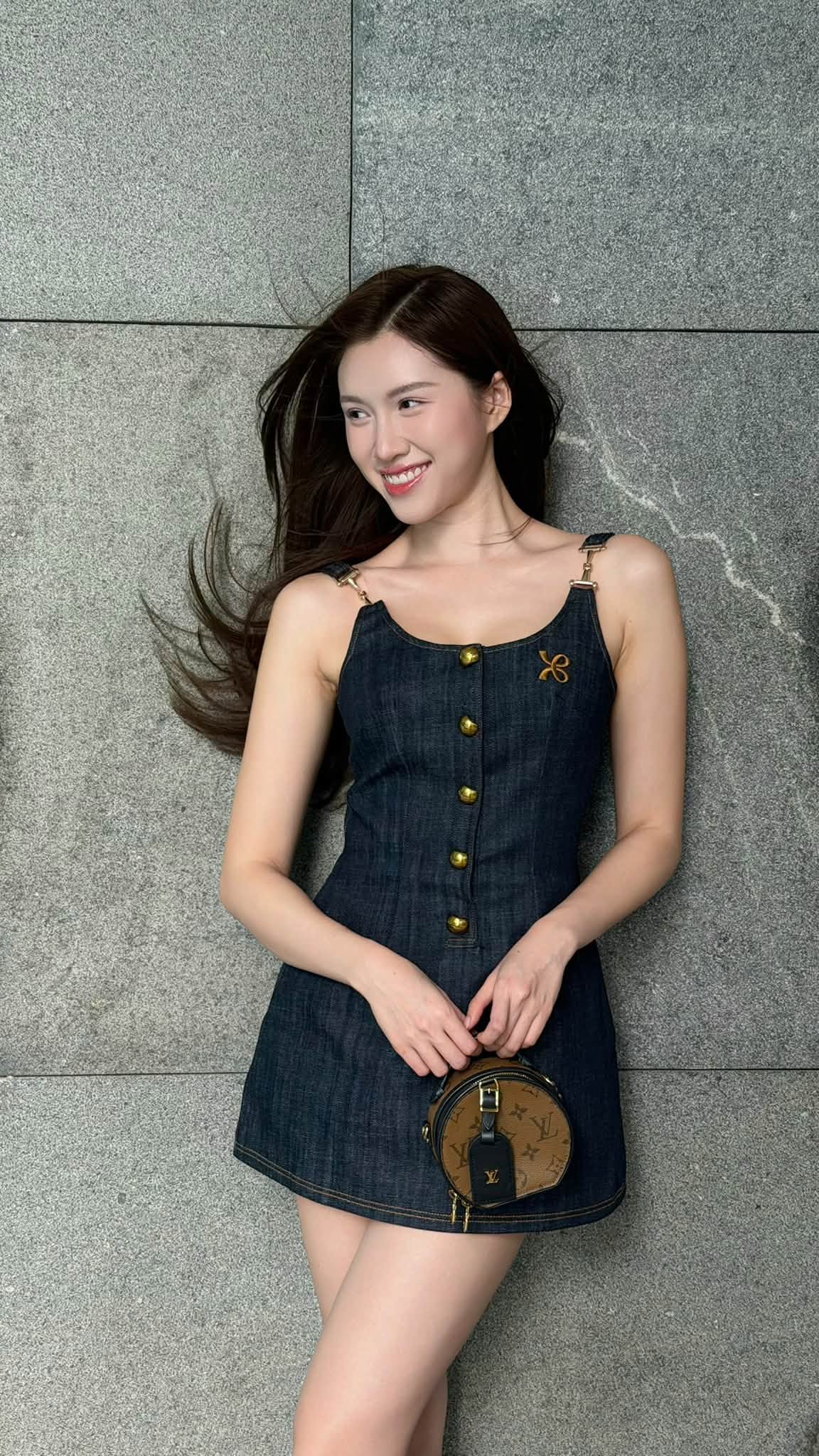 Hồ Ngọc H&agrave; thần th&aacute;i xuất sắc tại &Yacute;, động th&aacute;i của Hari Won khi bị Trấn Th&agrave;nh loại tại 'Running Man Vietnam' - Ảnh 5.