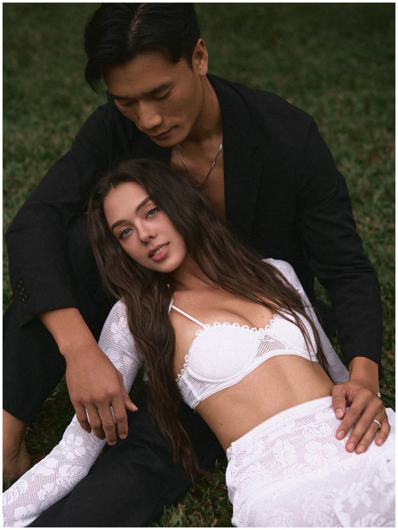 B&ugrave;i Tiến Dũng h&oacute;a th&acirc;n th&agrave;nh 'nam thần' ng&ocirc;n t&igrave;nh b&ecirc;n 'b&oacute;ng hồng' gợi cảm - Ảnh 3.