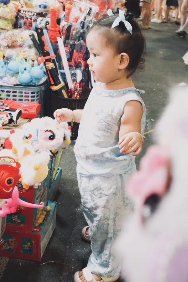 Vẻ ngo&agrave;i đ&aacute;ng y&ecirc;u tuổi l&ecirc;n 2 của con g&aacute;i MC Quỳnh Chi - Ảnh 2.