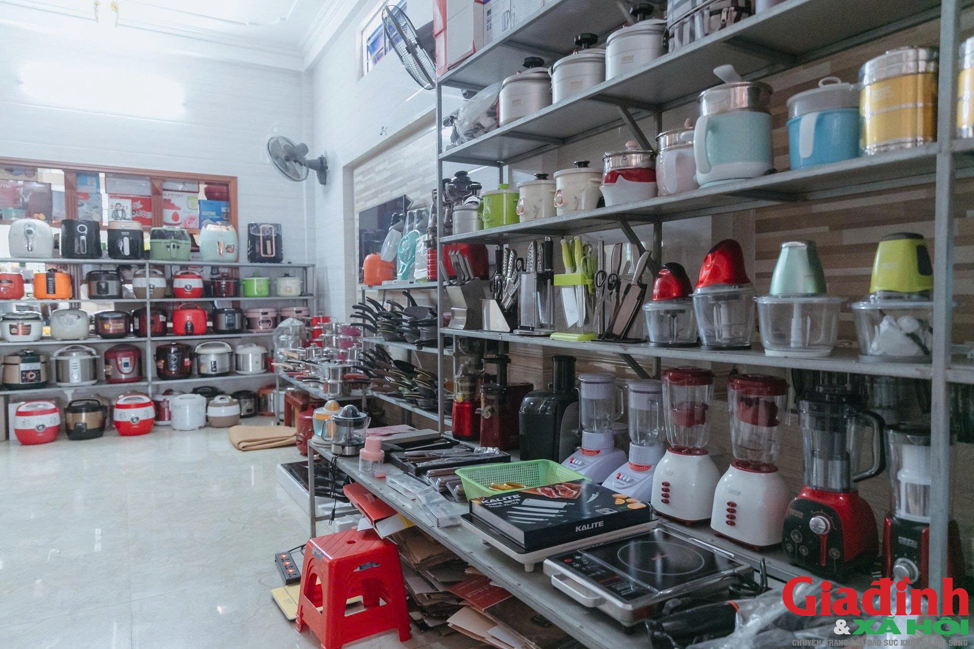 Một thời 'săn' hàng nội địa ở phố điện tử cũ Cửa Lò - Ảnh 10.