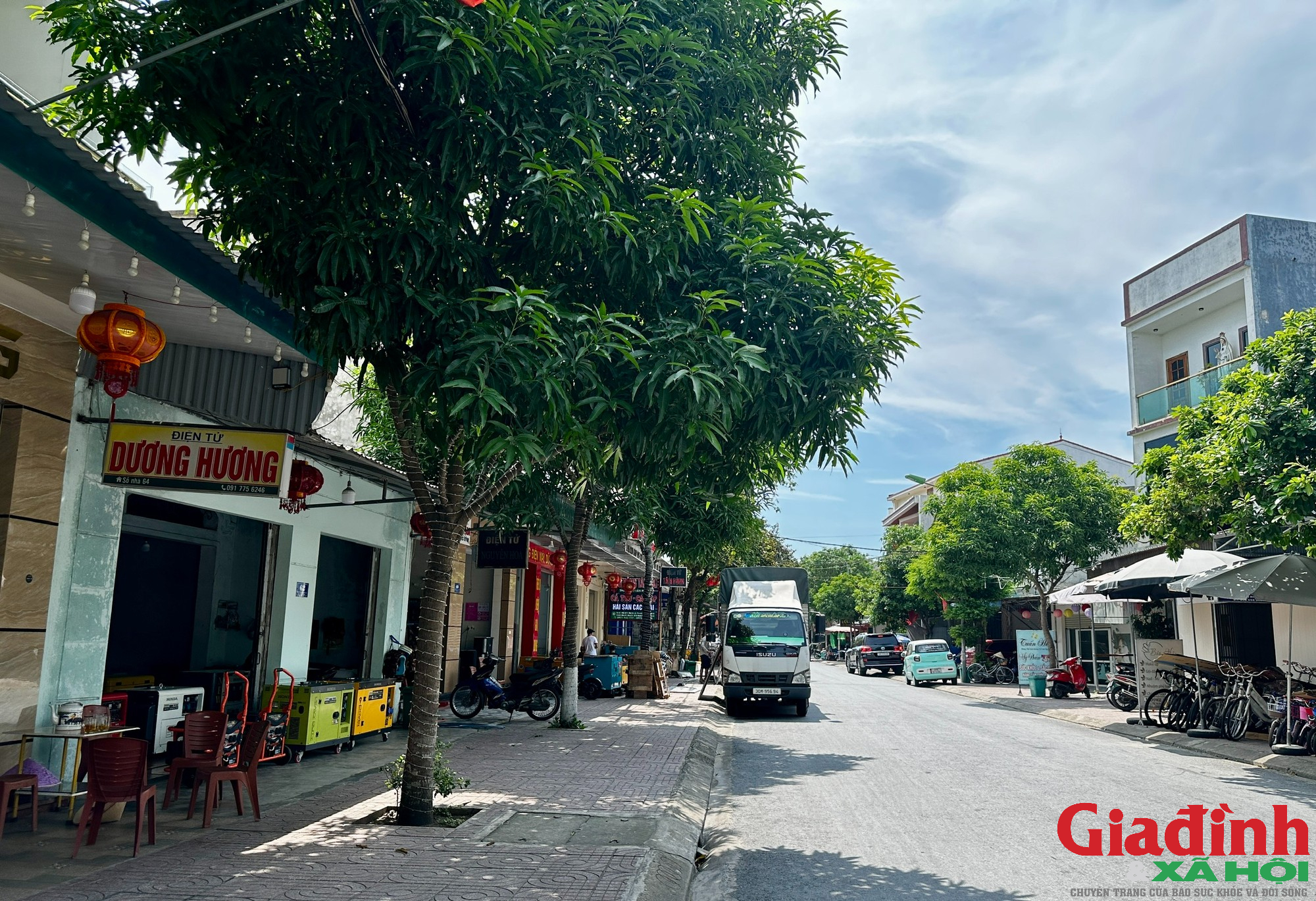 Một thời 'săn' hàng nội địa ở phố điện tử cũ Cửa Lò - Ảnh 1.