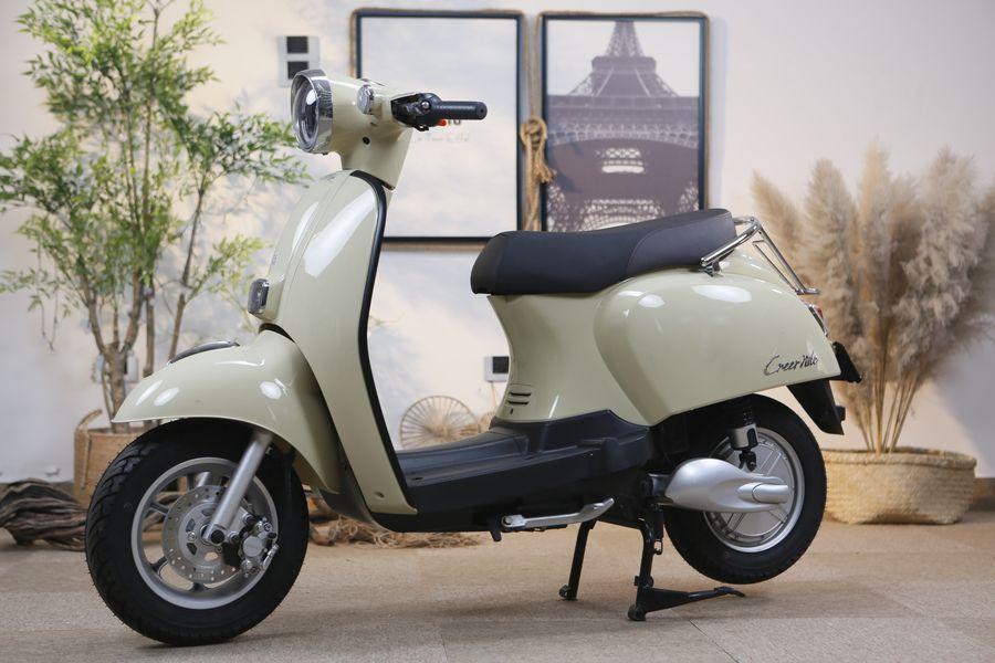 Xe máy điện giá 15 triệu đồng: Thiết kế retro và hiệu suất 70km mỗi lần sạc - Ảnh 3.