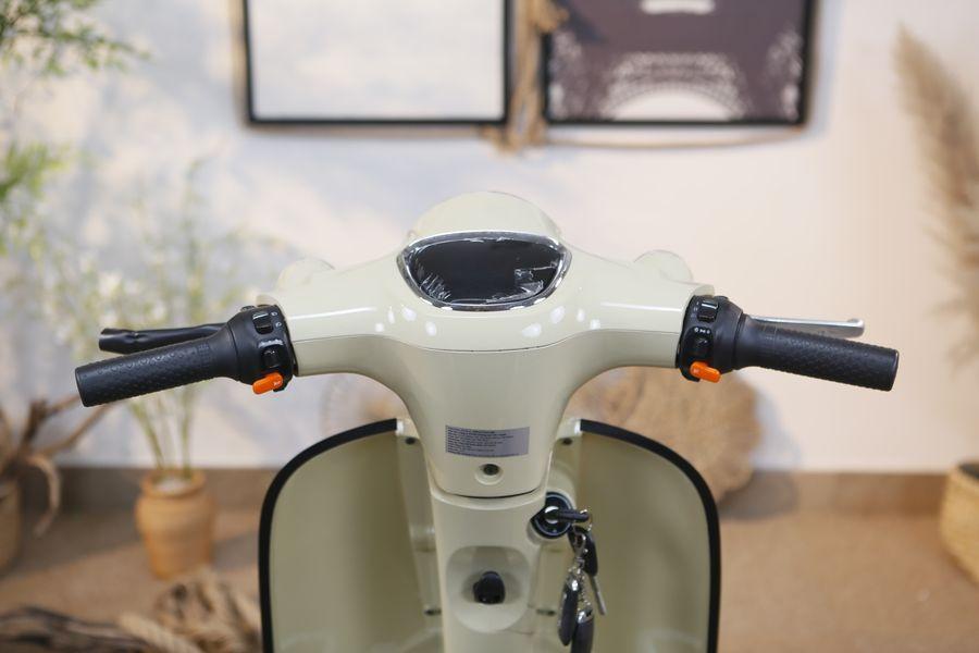 Xe máy điện giá 15 triệu đồng: Thiết kế retro và hiệu suất 70km mỗi lần sạc - Ảnh 4.