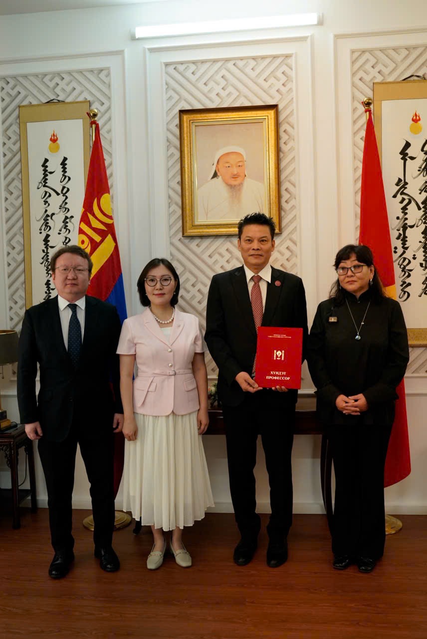 Đạo diễn Lê Quý Dương được vinh danh và trao tặng danh hiệu 'Giáo sư danh dự' - Ảnh 2.