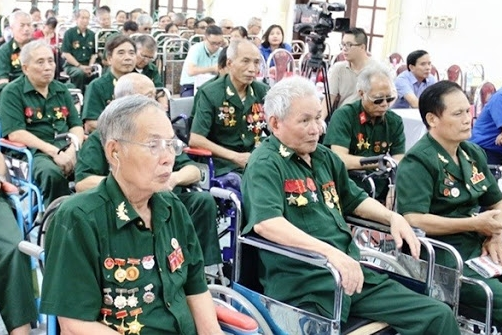 Từ 1/10/2026, h&agrave;ng triệu người c&oacute; c&ocirc;ng với c&aacute;ch mạng nhận mức trợ cấp ưu đ&atilde;i mới - Ảnh 1.
