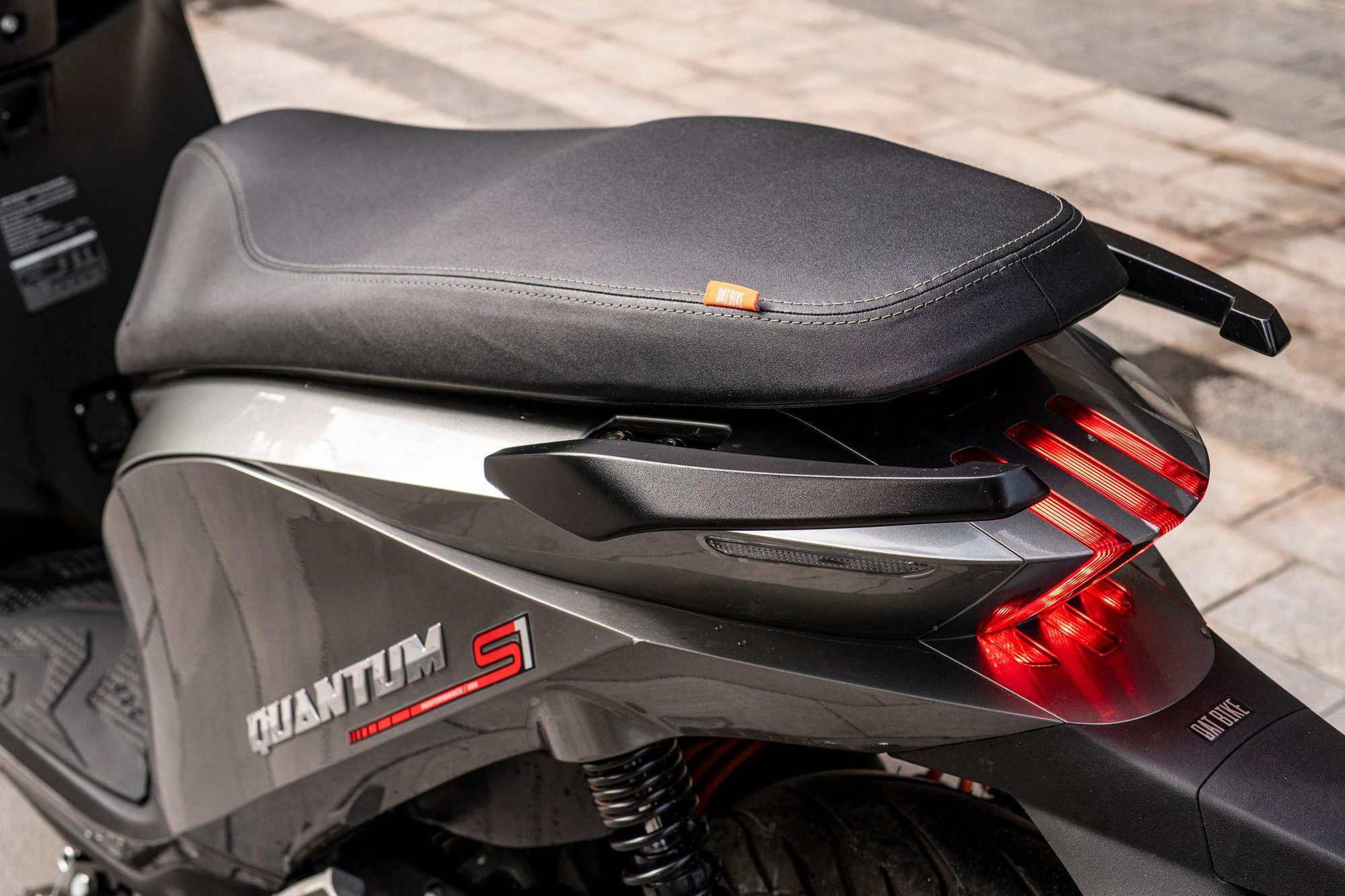 Xe m&aacute;y điện Dat Bike Quantum S1 gi&aacute; 49 , 9 triệu đồng , tốc độ 100 km / h , di chuyển 285 km - Ảnh 4.