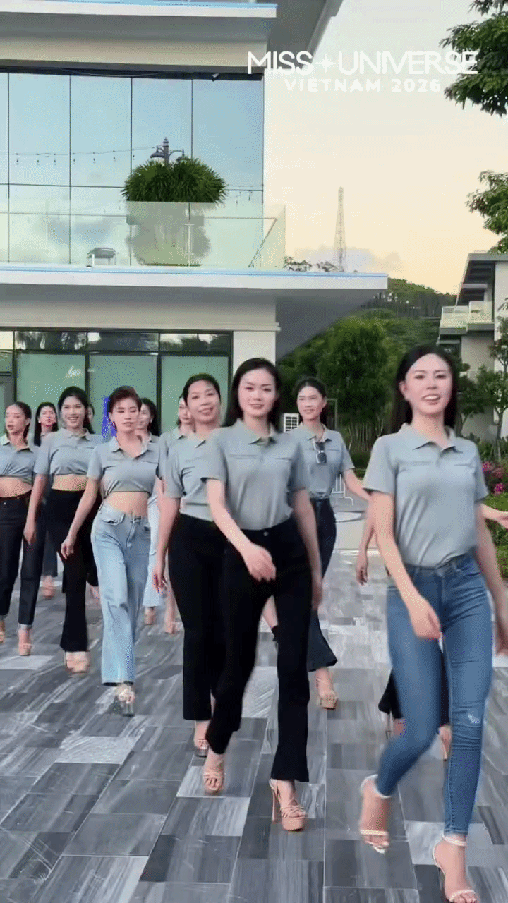 Đồng phục Miss Universe Vietnam 2026 bị ch&ecirc; V&igrave; thiết kế k&eacute;m ấn tượng - Ảnh 1.