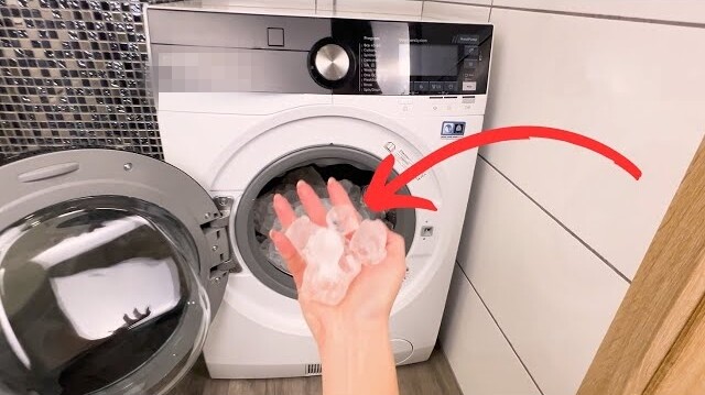 Lợi &iacute;ch bất ngờ khi cho vi&ecirc;n đ&aacute; lạnh v&agrave;o m&aacute;y giặt bạn n&ecirc;n biết - Ảnh 1.