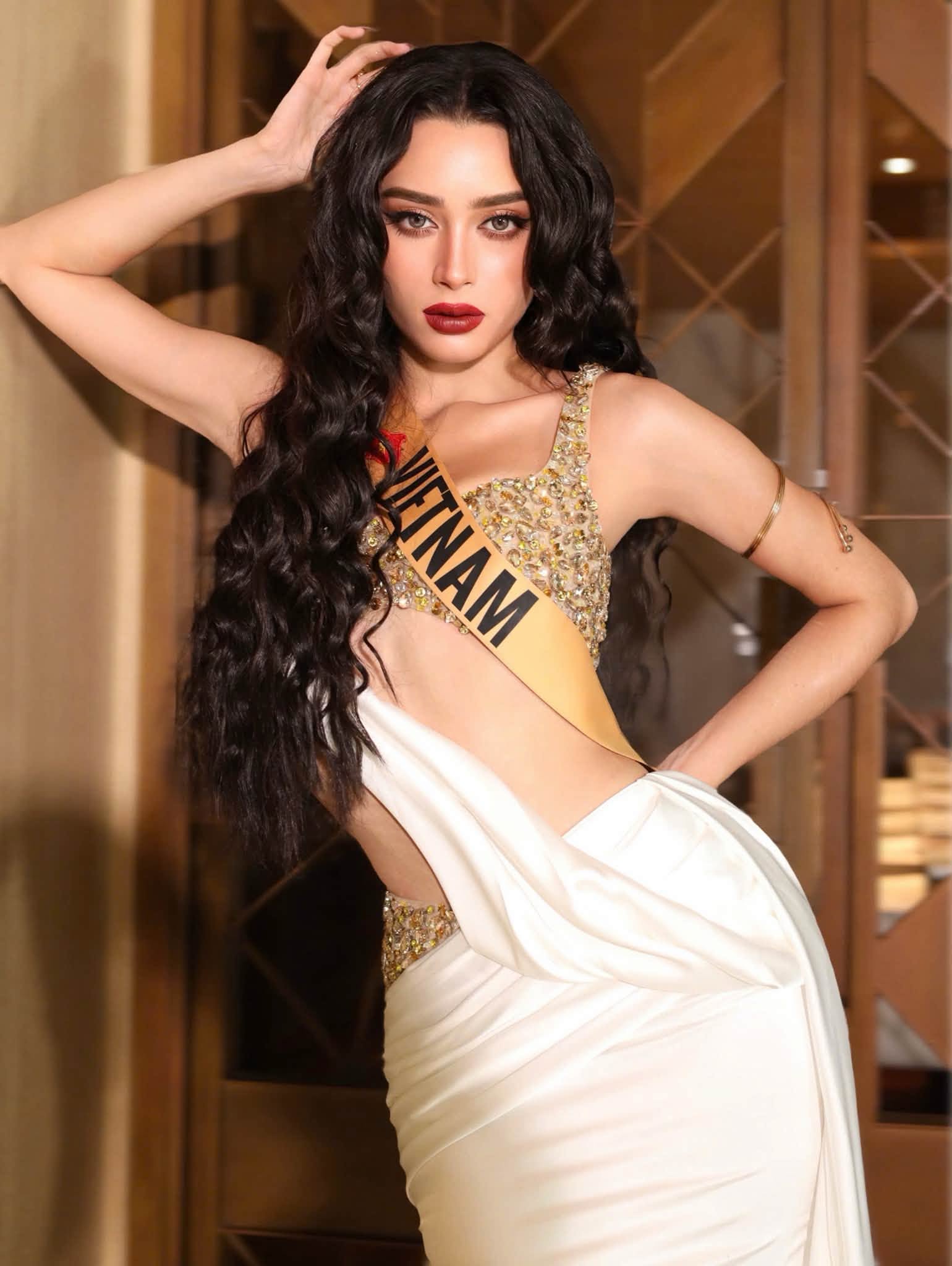 Nhan sắc Emoura Phạm tỏa s&aacute;ng tại Miss Grand 2026 với phần thi &aacute;o tắm ấn tượng - Ảnh 5.