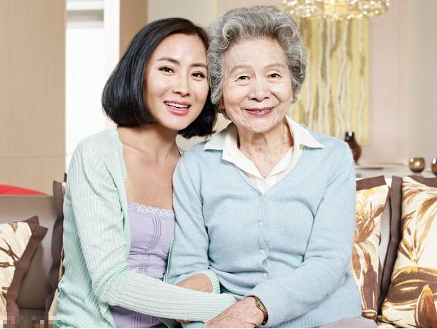 Đột quỵ, cô đơn tuổi già và 1 câu nói của cô giúp việc khiến tôi thức tỉnh - Ảnh 1.