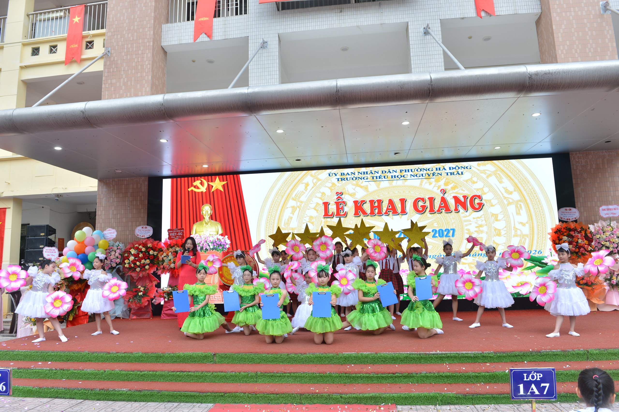 H&agrave; Nội: Lễ khai giảng đặc biệt của Trường Tiểu học Nguyễn Tr&atilde;i sau s&aacute;p nhập - Ảnh 6.