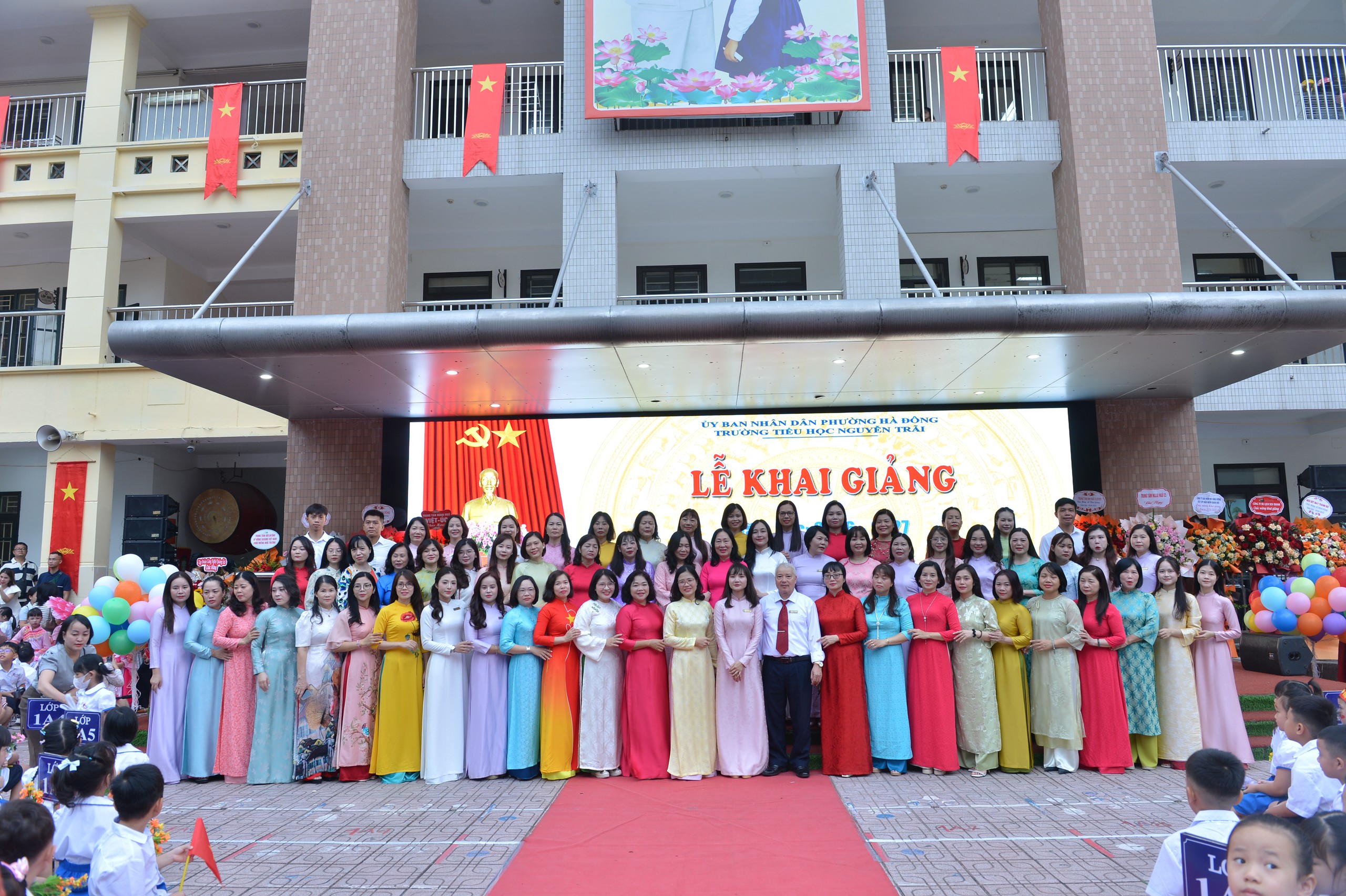 H&agrave; Nội: Lễ khai giảng đặc biệt của Trường Tiểu học Nguyễn Tr&atilde;i sau s&aacute;p nhập - Ảnh 12.