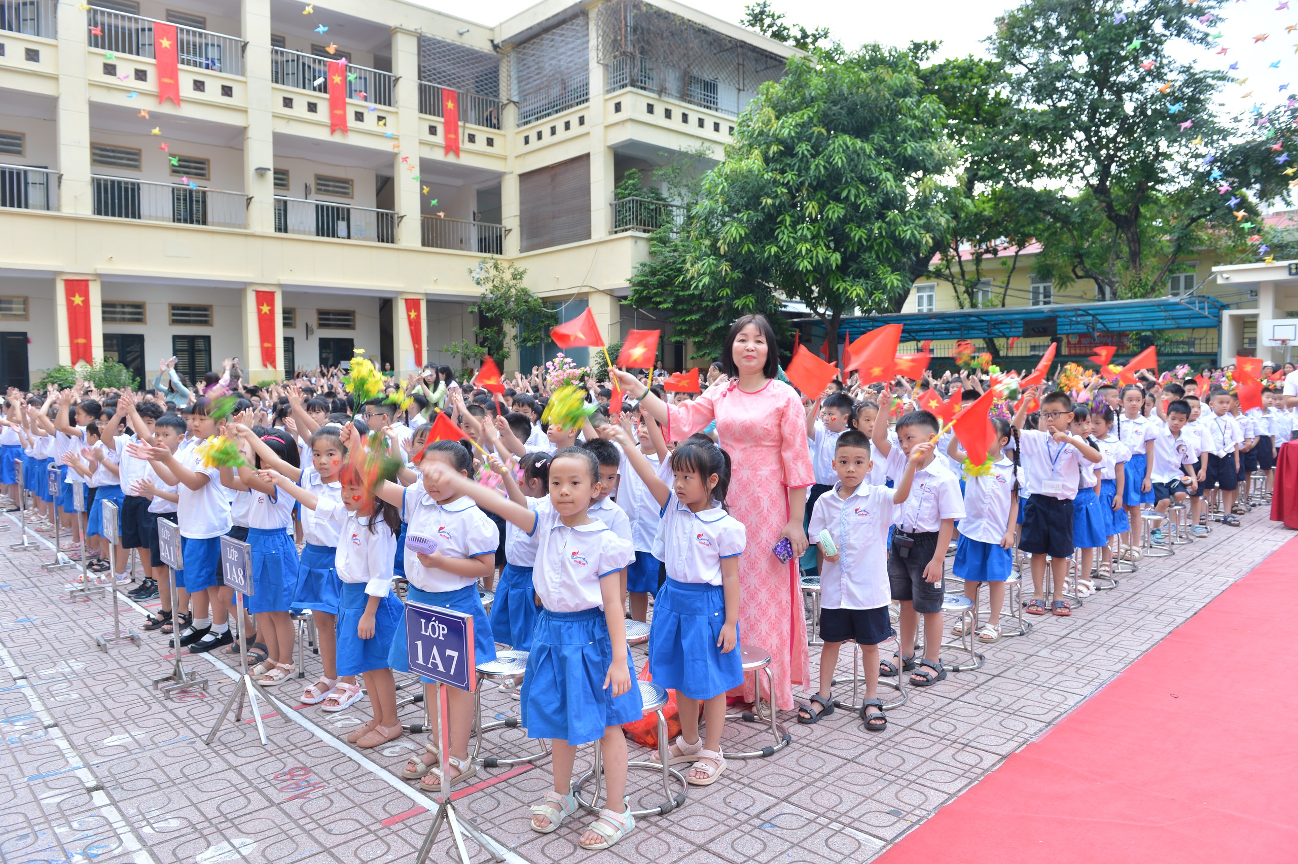H&agrave; Nội: Lễ khai giảng đặc biệt của Trường Tiểu học Nguyễn Tr&atilde;i sau s&aacute;p nhập - Ảnh 10.