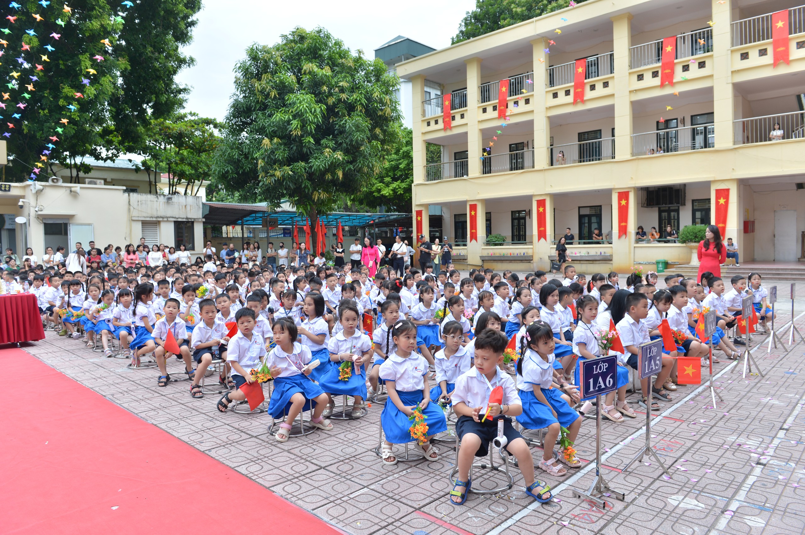 H&agrave; Nội: Lễ khai giảng đặc biệt của Trường Tiểu học Nguyễn Tr&atilde;i sau s&aacute;p nhập - Ảnh 9.