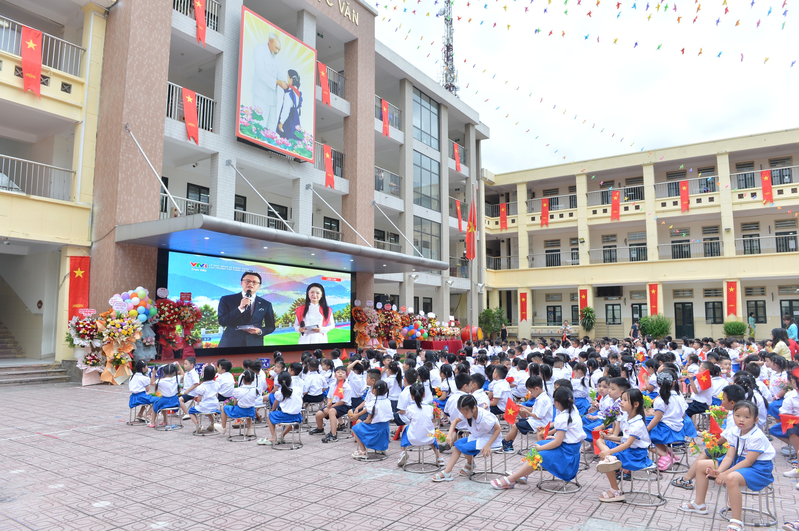 H&agrave; Nội: Lễ khai giảng đặc biệt của Trường Tiểu học Nguyễn Tr&atilde;i sau s&aacute;p nhập - Ảnh 1.
