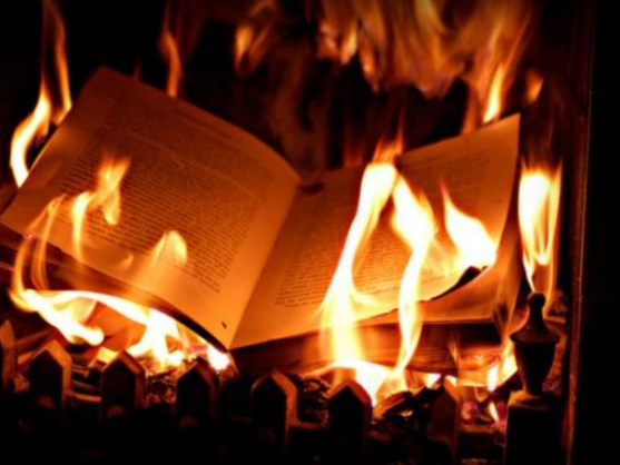 Tuyệt đối kh&ocirc;ng đốt thứ n&agrave;y khi dọn nh&agrave; kẻo "thi&ecirc;u rụi" may mắn, bỏ t&uacute;i mẹo dọn nh&agrave; đ&oacute;n t&agrave;i lộc - Ảnh 3.