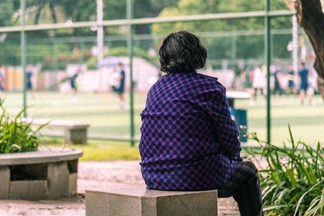 Về hưu mới hiểu: Muốn tuổi gi&agrave; b&igrave;nh y&ecirc;n, c&oacute; 3 điều c&agrave;ng &iacute;t n&oacute;i c&agrave;ng tốt - Ảnh 1.