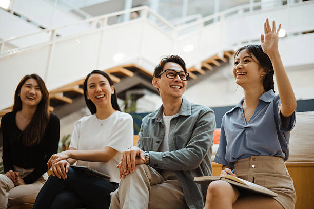 Đời người c&oacute; 4 khoản tiền kh&ocirc;ng n&ecirc;n tiếc, c&agrave;ng tiết kiệm c&agrave;ng dễ ngh&egrave;o - Ảnh 2.