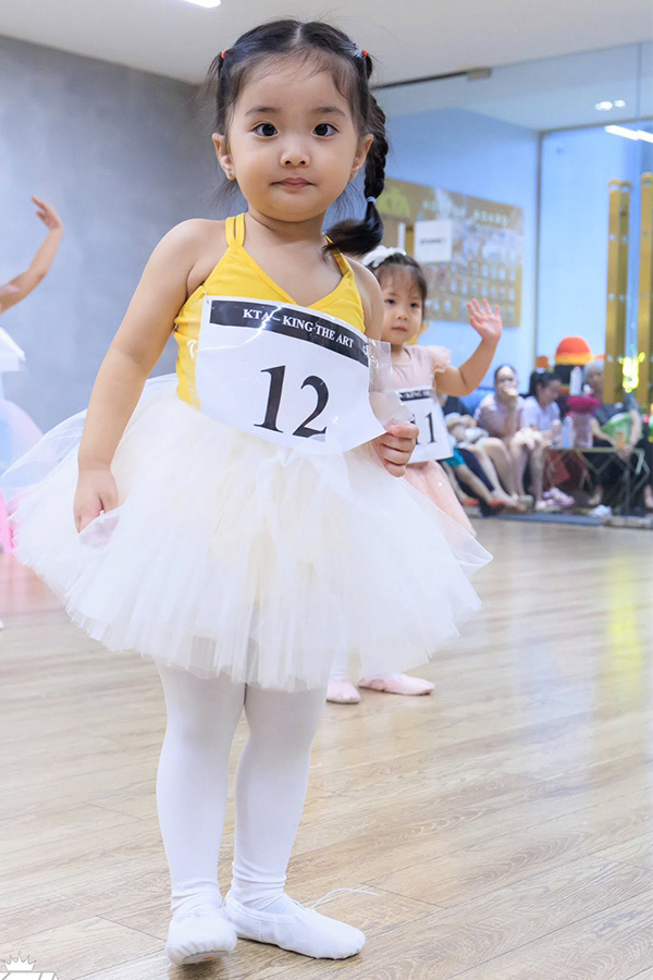 Lisa - con gái Khánh Thi chính thức đi học múa - Ảnh 2.
