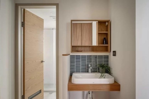 Những tác hại từ việc mở nắp bồn cầu, mở cửa phòng tắm và ngồi nhà vệ sinh quá lâu không phải ai cũng biết - Ảnh 1.