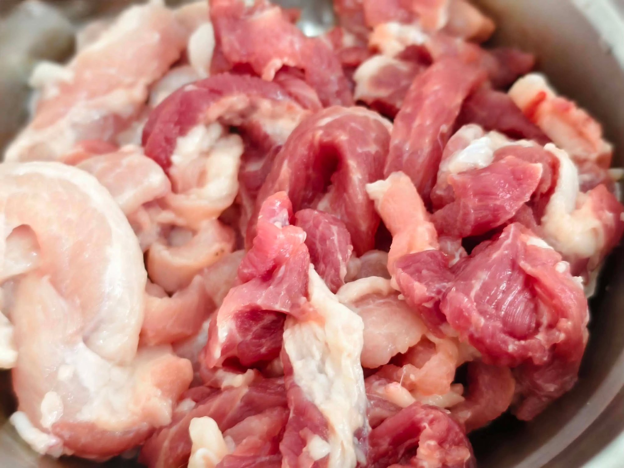 Thịt heo đừng chỉ kho, l&agrave;m m&oacute;n n&agrave;y vừa dễ lại ngon miệng, ăn k&egrave;m với cơm th&igrave; tuyệt vị, trẻ con đặc biệt th&iacute;ch- Ảnh 2.