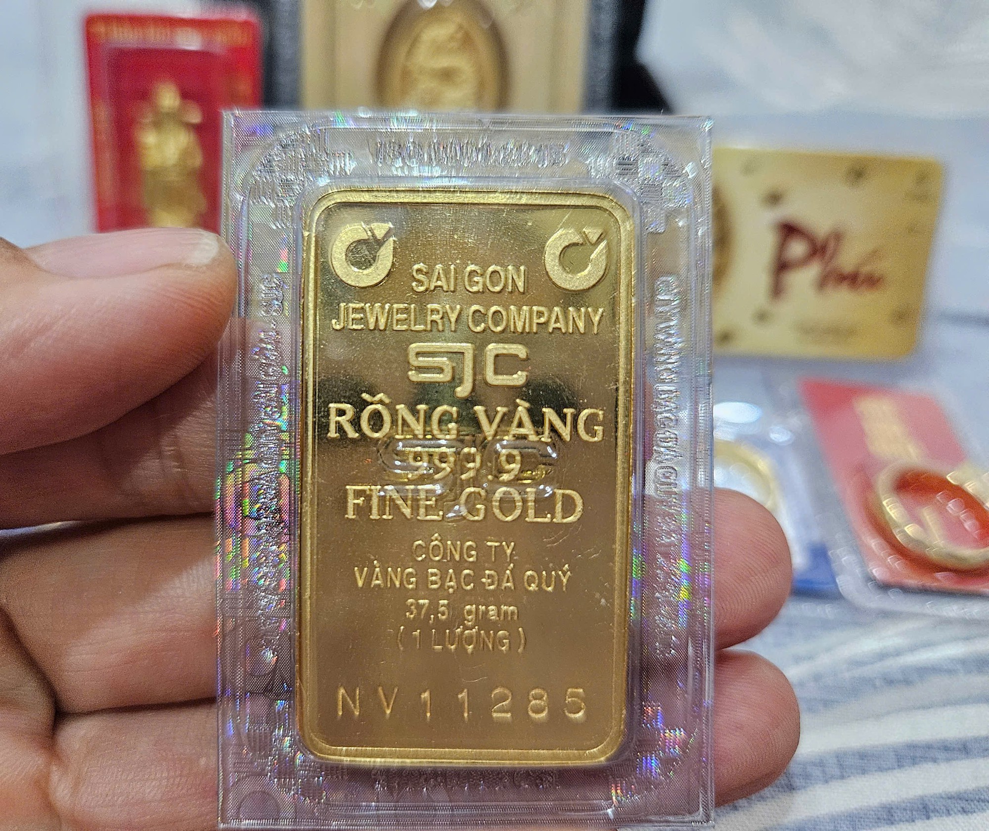 Gi&aacute; v&agrave;ng h&ocirc;m nay 8 / 9: T&igrave;m hiểu gi&aacute; v&agrave;ng miếng SJC v&agrave; nhẫn Bảo T&iacute;n Minh Ch&acirc;u - Ảnh 2.