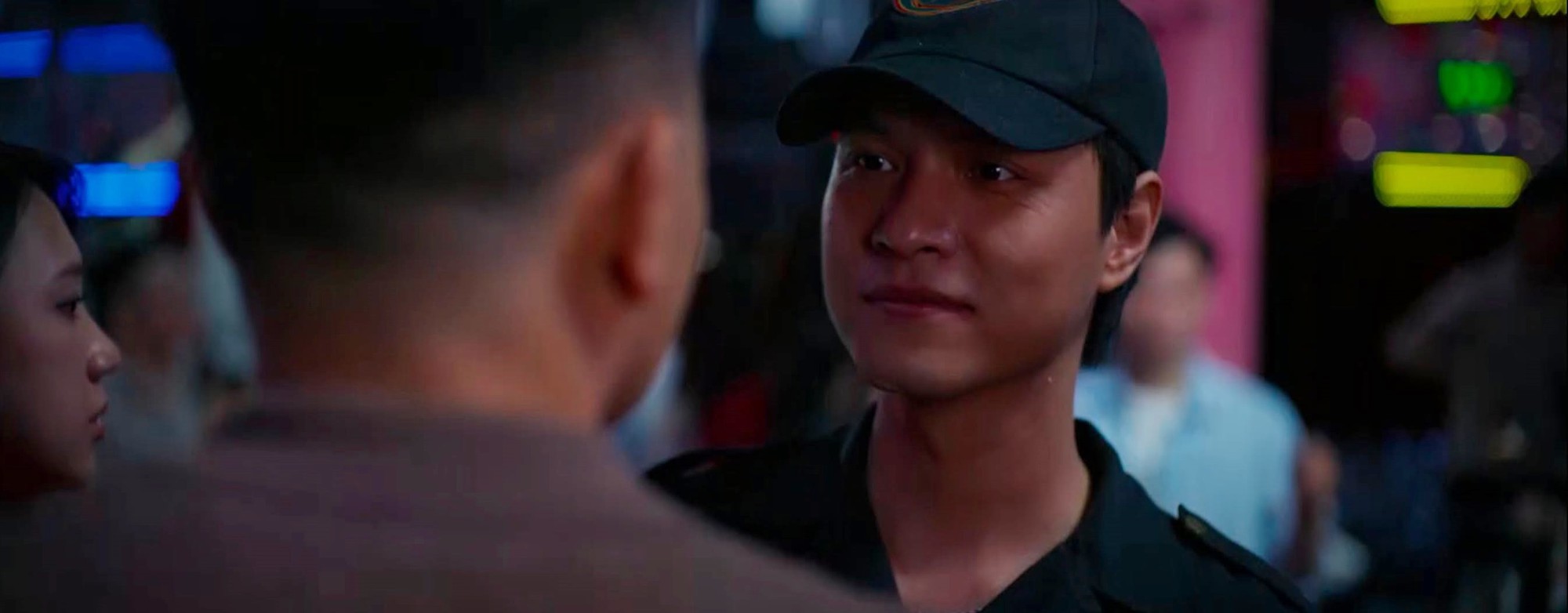 Phương nhờ T&ugrave;ng cứu Kh&aacute;nh vụ x&ocirc; x&aacute;t với kh&aacute;ch tại qu&aacute;n bar - Ảnh 6.