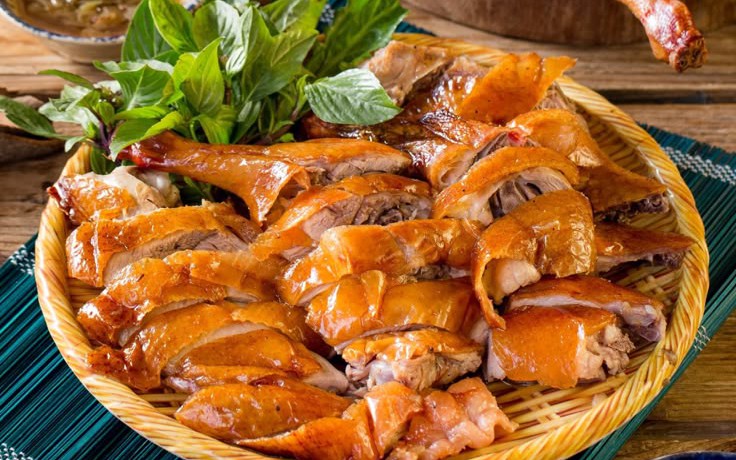 Người phụ nữ tiểu ra m&aacute;u, đi kh&aacute;m ph&aacute;t hiện ch&ugrave;m khối u chi ch&iacute;t trong b&agrave;ng quang - Ảnh 2.