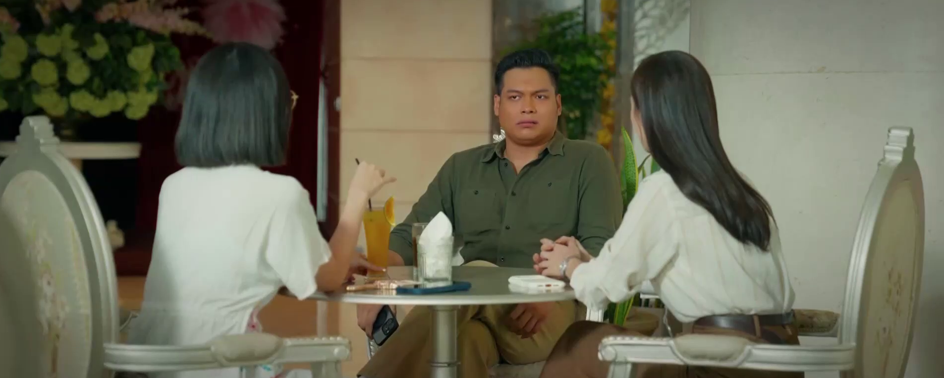Phương nhờ T&ugrave;ng cứu Kh&aacute;nh vụ x&ocirc; x&aacute;t với kh&aacute;ch tại qu&aacute;n bar - Ảnh 9.