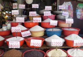 Gi&aacute; rau giảm nhưng gi&aacute; gạo tăng cao