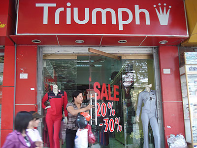 Thời Trang Foci, Triumph Giảm Giá Tới 50%