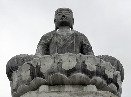 Tượng Phật đá lớn nhất Đông Nam Á ở chùa Phật Tích