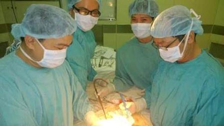 Phẫu thuật thành công hiện tượng “thai trong thai” cực hiếm