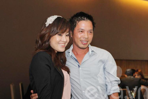 Thái Hòa cưng chiều vợ ở chốn đông người