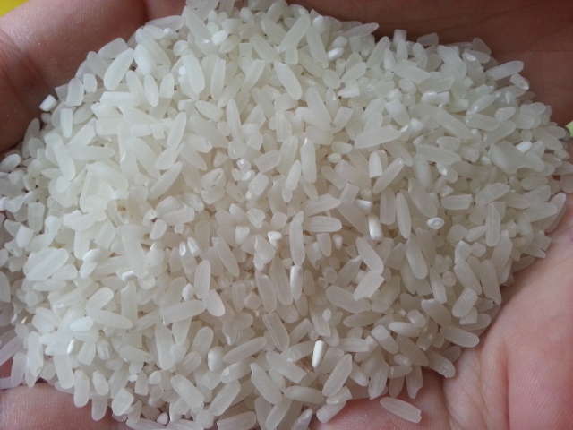  Cơm gạo dâu đặc sản khiến nhiều người tò mò ăn thử. 