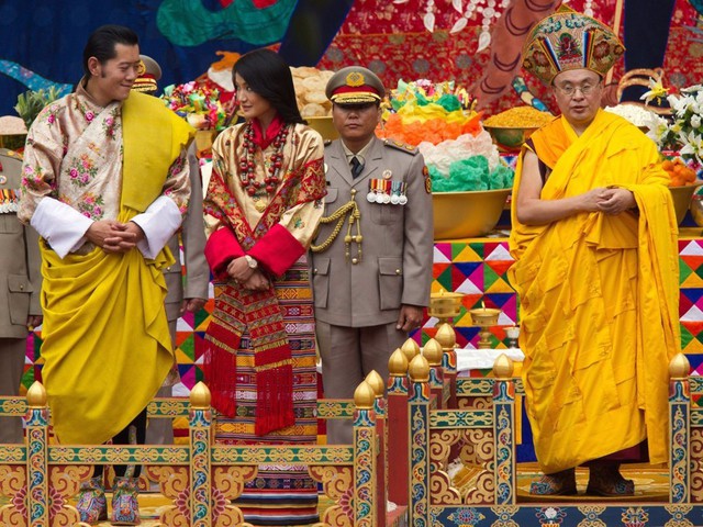 Hoàng hậu và vua nước Bhutan từng được ví như Will và Kate của xứ Himalayas vì tình cảm vợ chồng rất khăng khít.